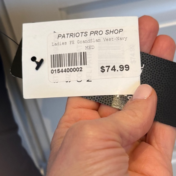 NE Patriots Puffer Vest - Picture 5 of 6